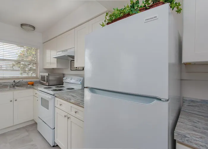 Front-row Waterfront Escape - 1br On Clearwater Clearwater Beach
